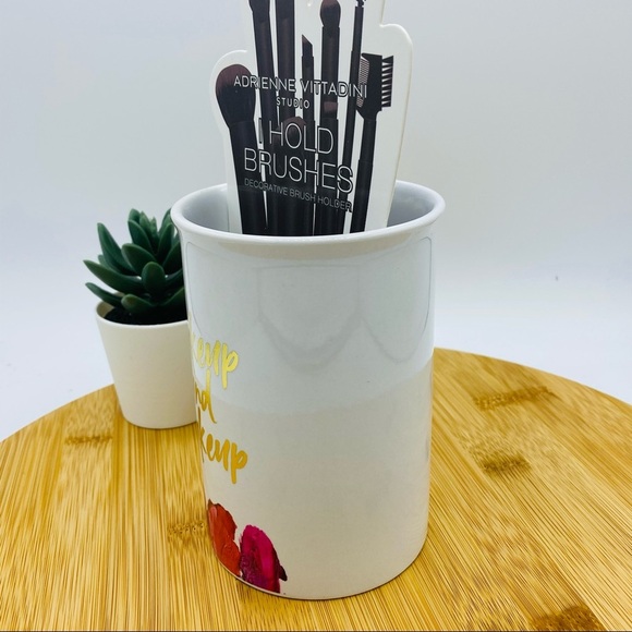 "Wake-up and Makeup" | Makeup Bush Holder - Picture 9 of 10